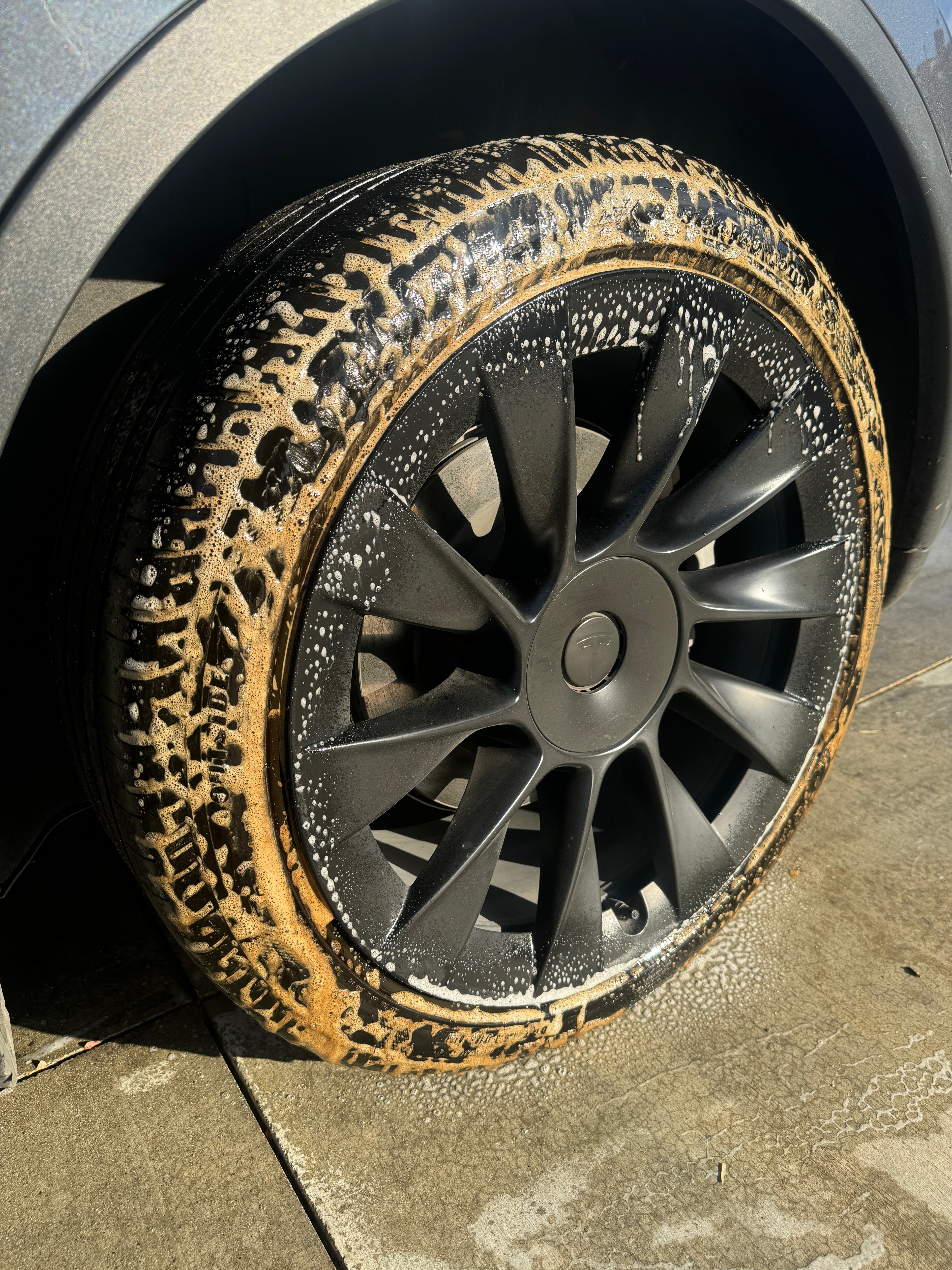 GREYSCALE 01 WHEEL & TIRE CLEANER | Non-Acidic Foaming Wheel Cleaner