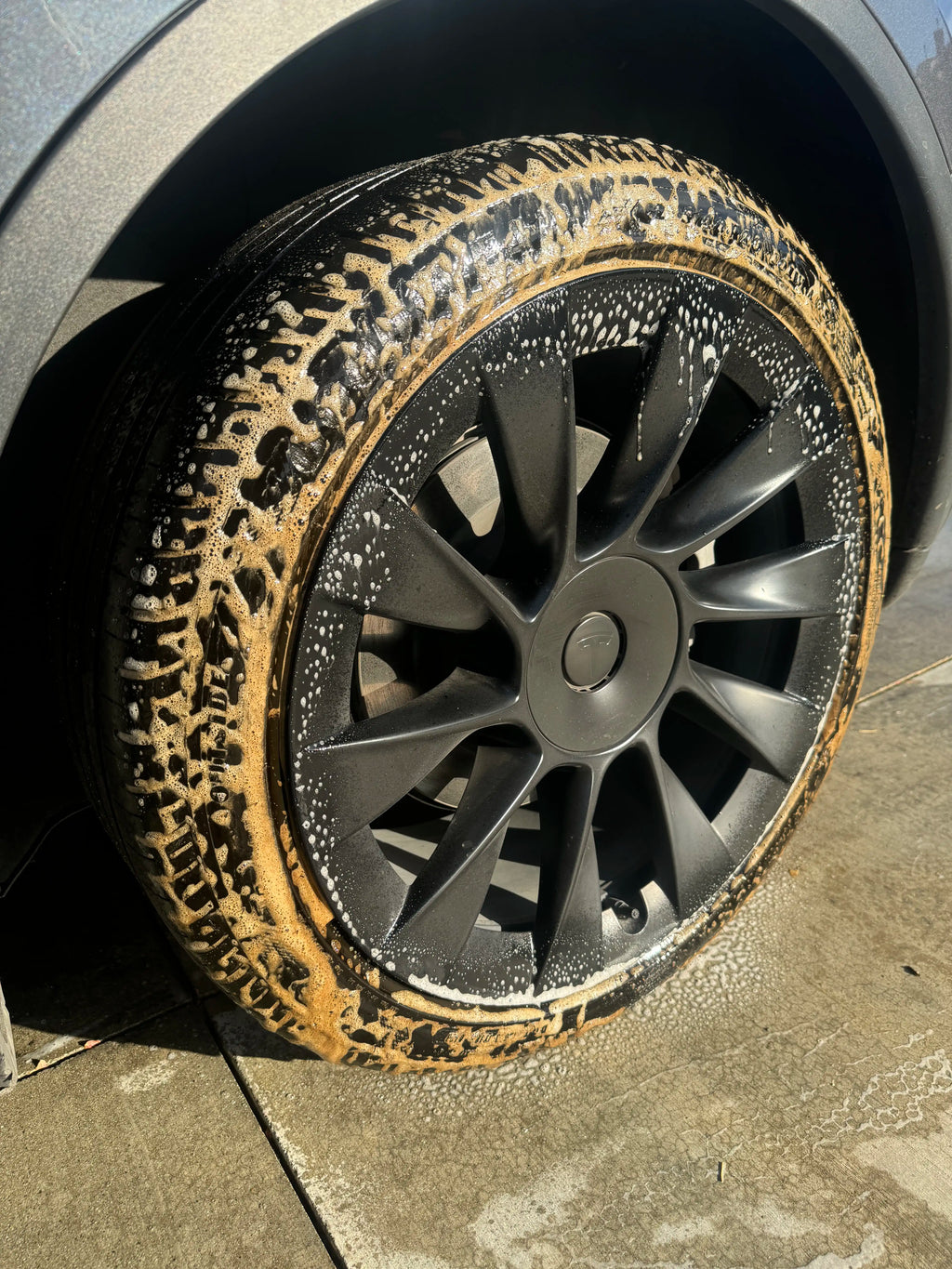 GREYSCALE 01 WHEEL & TIRE CLEANER | Non-Acidic Foaming Wheel Cleaner