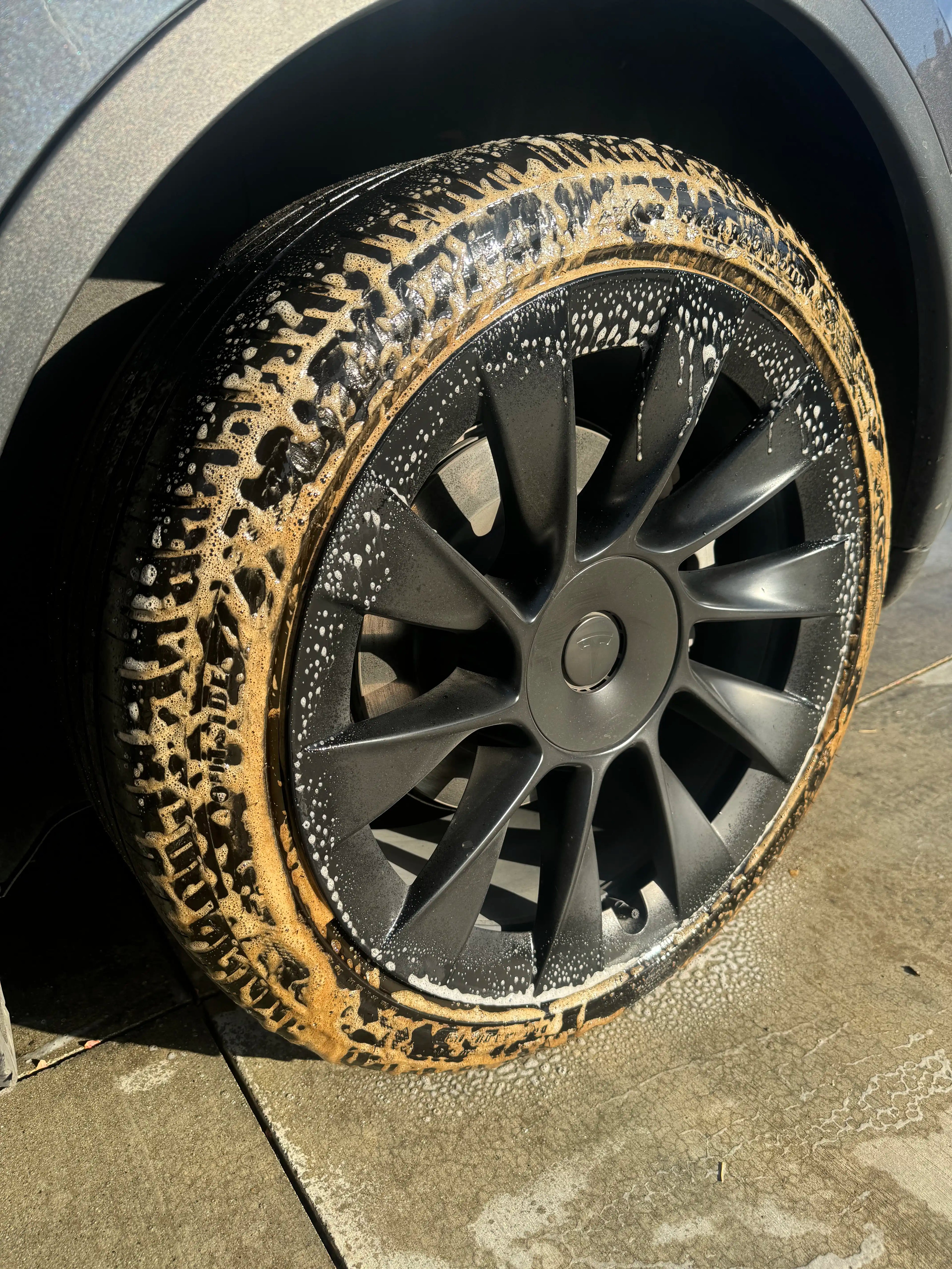 GREYSCALE 01 WHEEL & TIRE CLEANER | Non-Acidic Foaming Wheel Cleaner